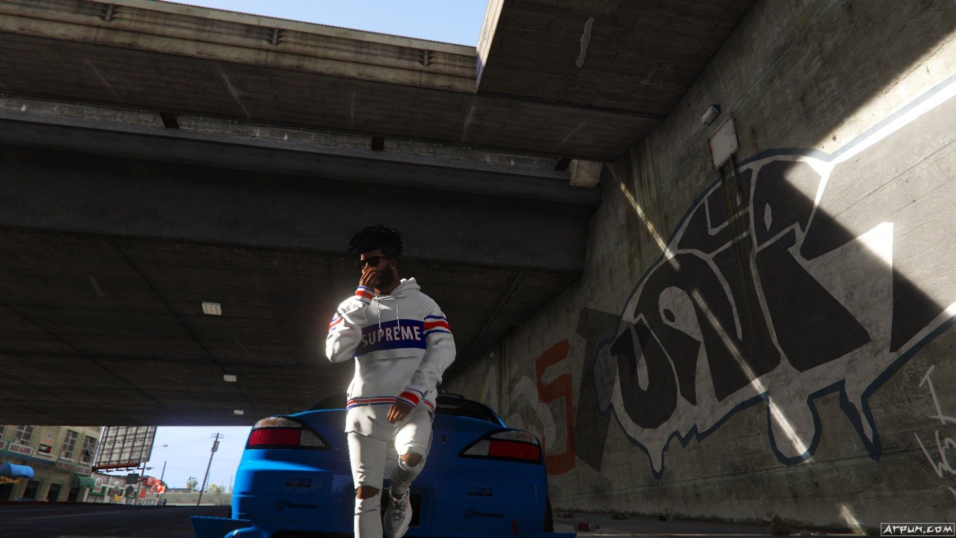 《GTA5》Supreme品牌刺绣罩衫MOD