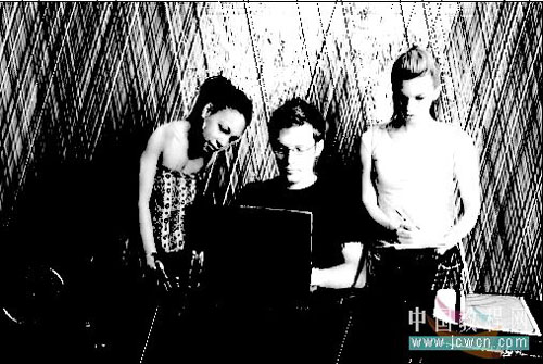 Photoshop���ٵ�����Ƭ���Եĺڰ�Ч��