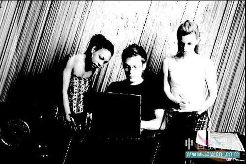 Photoshop���ٵ�����Ƭ���Եĺڰ�Ч��