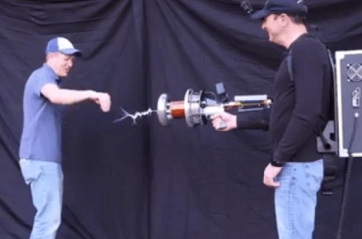 ������ʦ�Ƶ�ǹ����ҹ��������绡