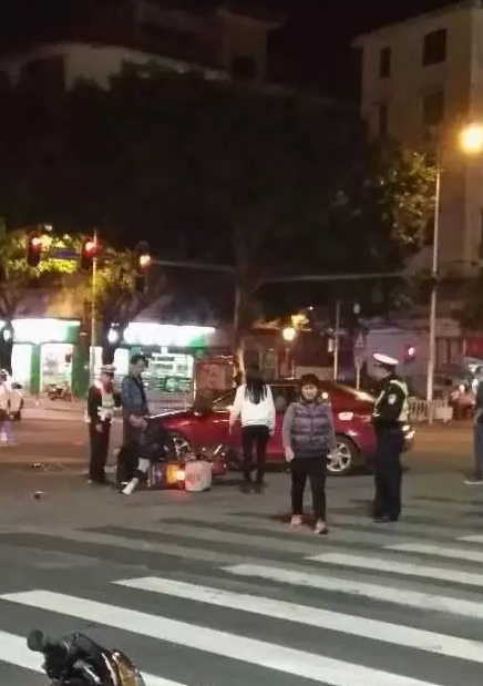 ���ǽ�ͷ���ӱ�ײͷ��Ѫ����