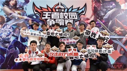 ������ҫУ԰�������ڶ������㹫����4��22�ղٳ��ټ���