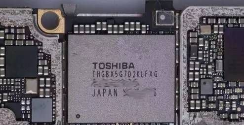 iPhone�ڴ治����������ݷ����Աȣ����һ�����׵��ǺڿƼ���