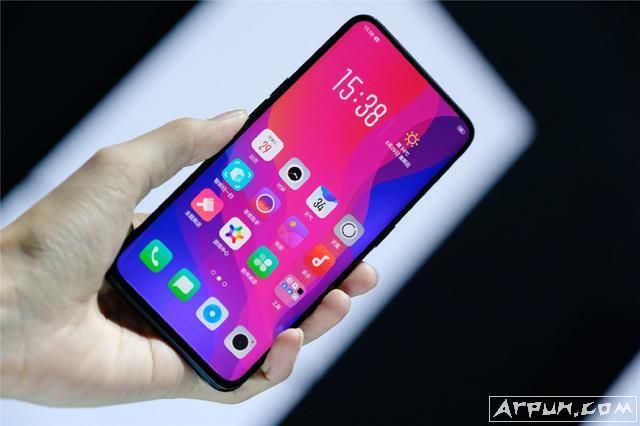 导购对你说手机内存越大就越流畅这是真的吗?